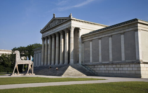 Munich Audio guide: Explore Königsplatz