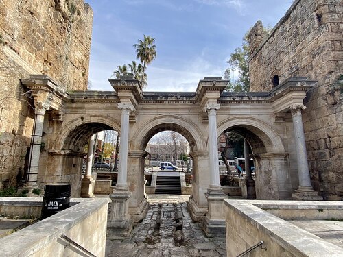 Audioguide d'Antalya : Explorez la porte d'Hadrien