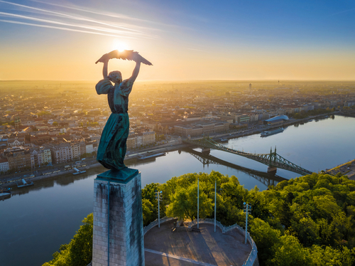 Audioguida di Budapest: esplora la Statua della Libertà sulla collina Gellért