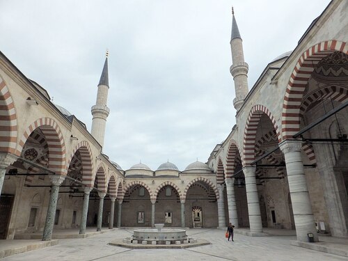 Audioguida Edirne: esplora la Moschea Üç Şerefeli