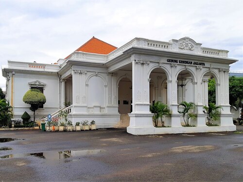 Jakarta Audio guide: Explore Jakarta Arts Building (Gedung Kesenian Jakarta)