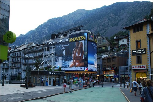Andorre-la-Vieille Audioguide : Explorez l'avenue Meritxell (Avinguda Meritxell)