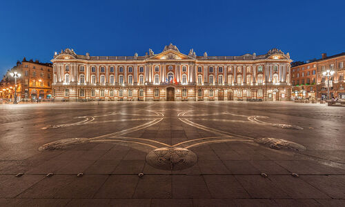 Toulouse Audio guide: Explore Place du Capitole
